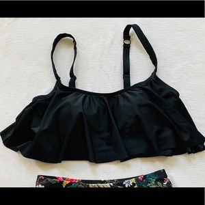 Torrid Black Flounce Bikini Top, size 00